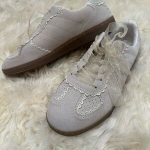 Chic Lace-Accent Women's Sneakers